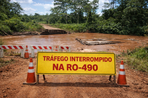 Tráfego interrompido na RO-490